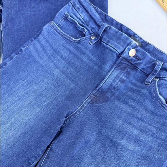 Express 70s Flare Mid Rise Ultra‎ Hyper Stretch- Conscious Edit Med 6/8/10 Short - Picture 4 of 13